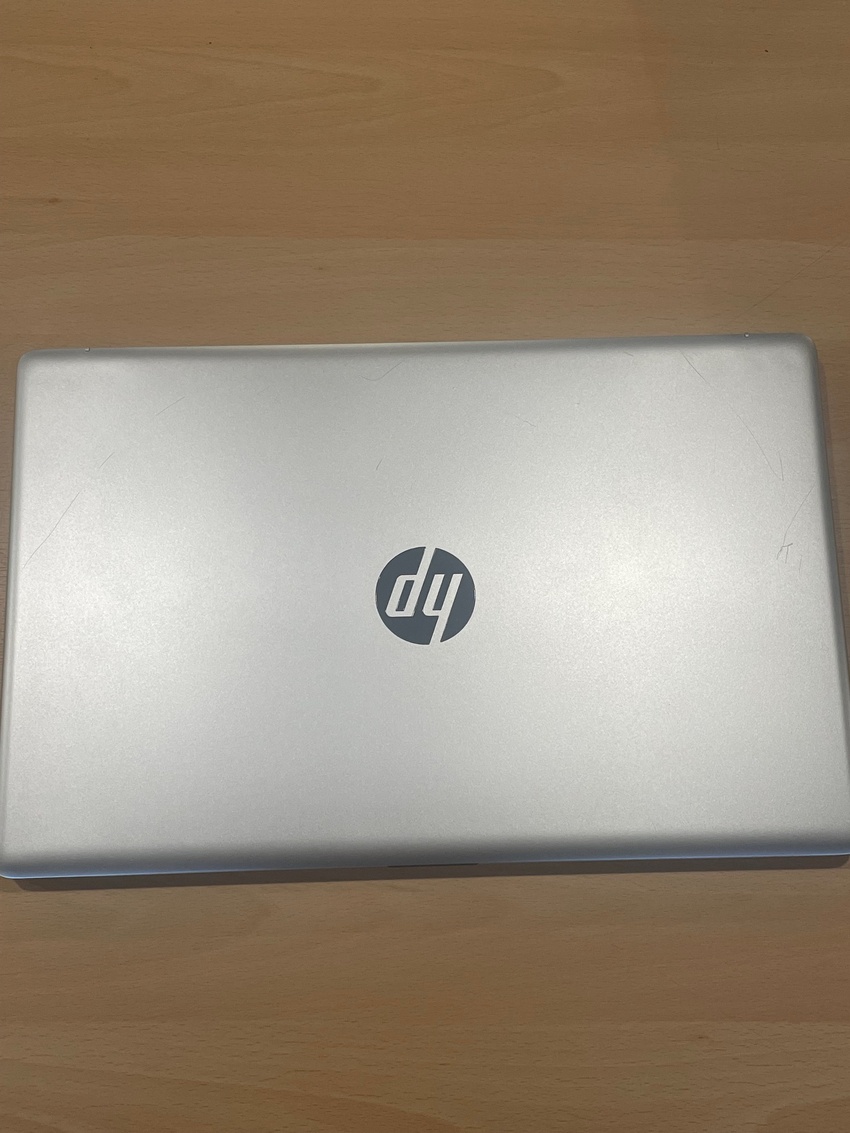 Prenosnik HP 17-cn4033 | Core 5 120U | manjše praske